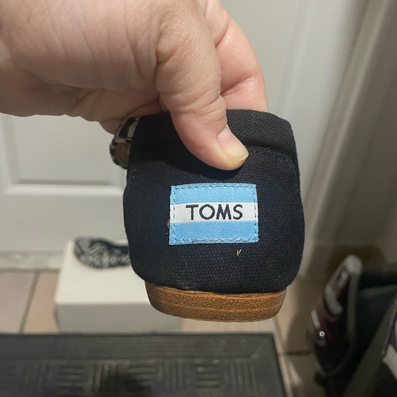 TOMS black and white sandals - Picture 2 of 4